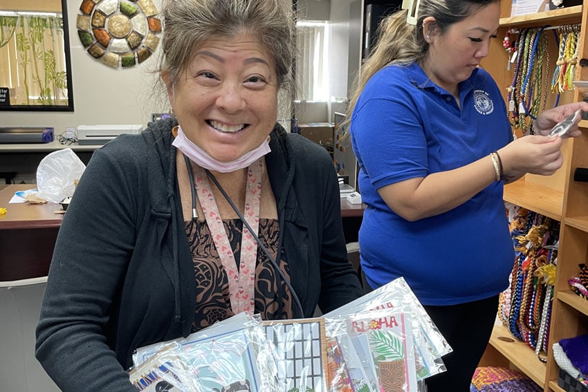 Photo: Hui at Manoa senior holds handmade greeting cards